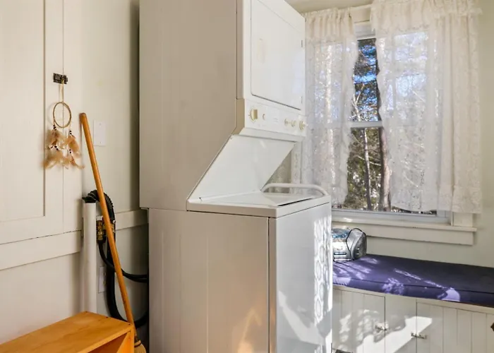 Mullein Hill Cottage Escape Crowds To Mdis Quiet, Historic Birthplace