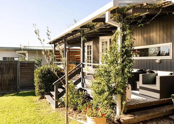 Chiara'S Art Cottage Coastal Garden Retreat