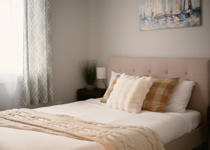 Chic Boutique Stay-Hot Tub & Massage Chair, Ev