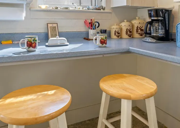 Mullein Hill Cottage Escape Crowds To Mdis Quiet, Historic Birthplace