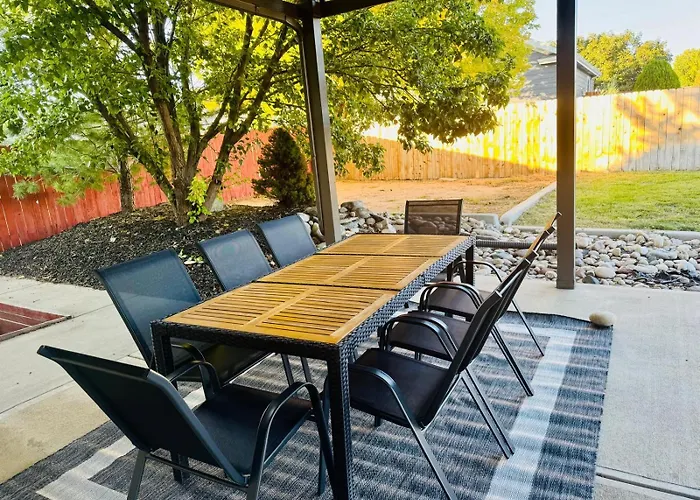 5Br Greeley Home - Sleeps 14, Pets Ok, Ev Charger