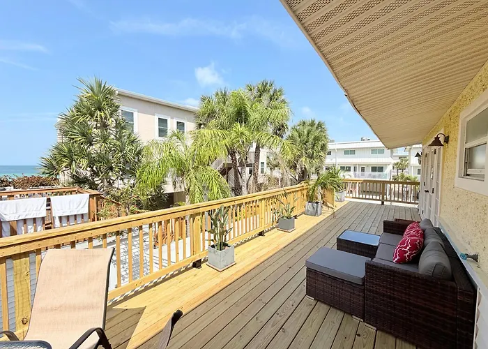 "Palms" Gulf-View Historic Cottage Retreat