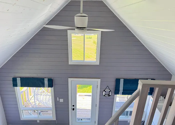 Serene Cove Retreat Cottage- Blue