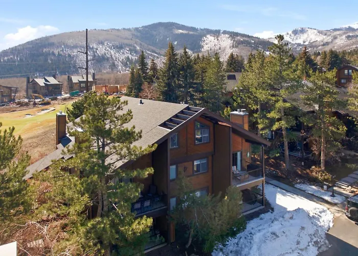 Modern Mountain-Chic Condo-Ski, Golf, Bike, Hike!