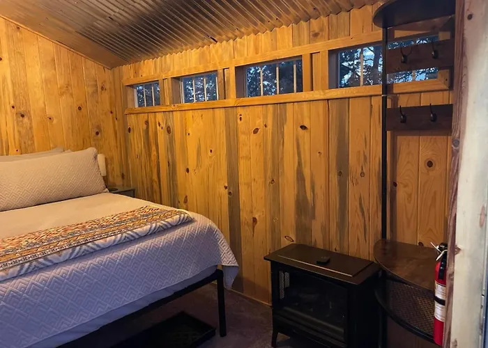Pet-Friendly Cabin & Hot Tub By Pikes Peak