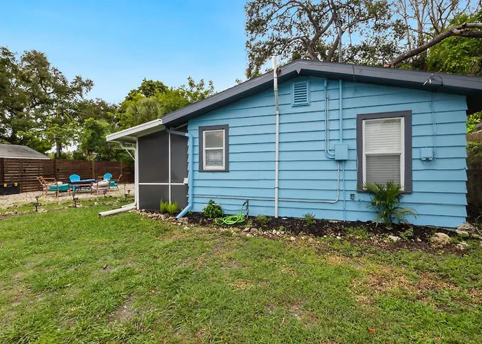 Lil John Coastal Cottage Near Siesta Key Beach