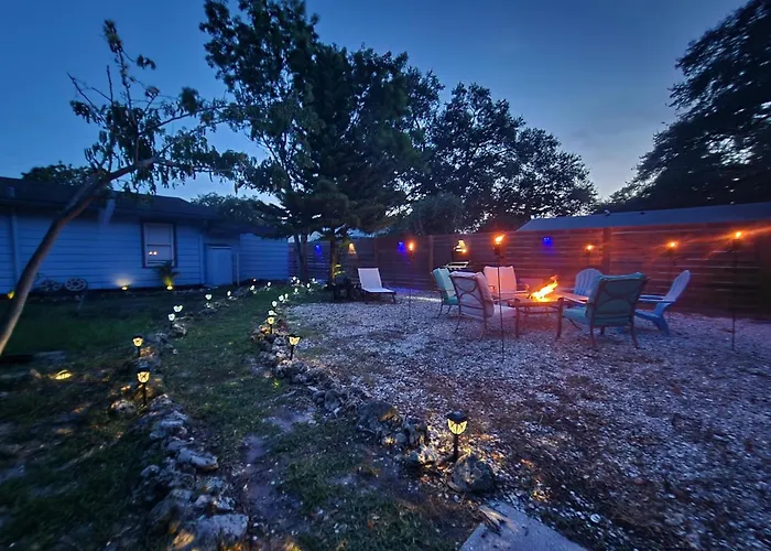 Lil John Coastal Cottage Near Siesta Key Beach