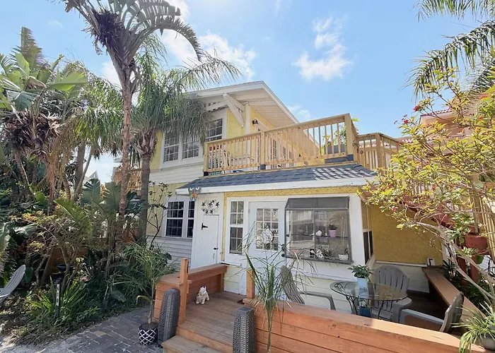 "Oasis" Historic Beachside Cottage Retreat
