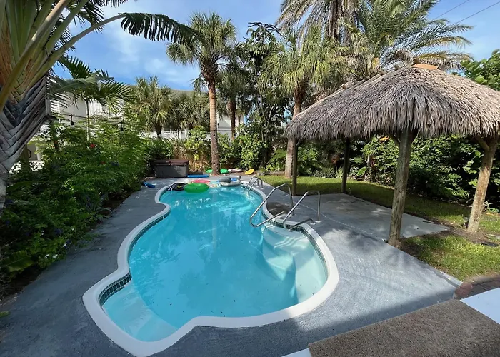 "Oasis" Historic Beachside Cottage Retreat
