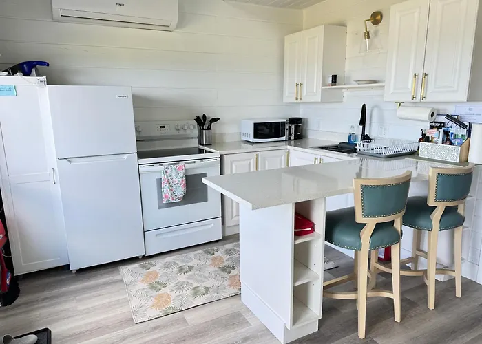 Serene Cove Retreat Cottage- Green