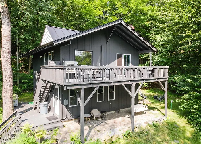 Treetop House- A Hillside 3Bed Retreat -Chalk Pond