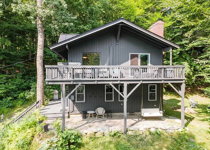 Treetop House- A Hillside 3Bed Retreat -Chalk Pond