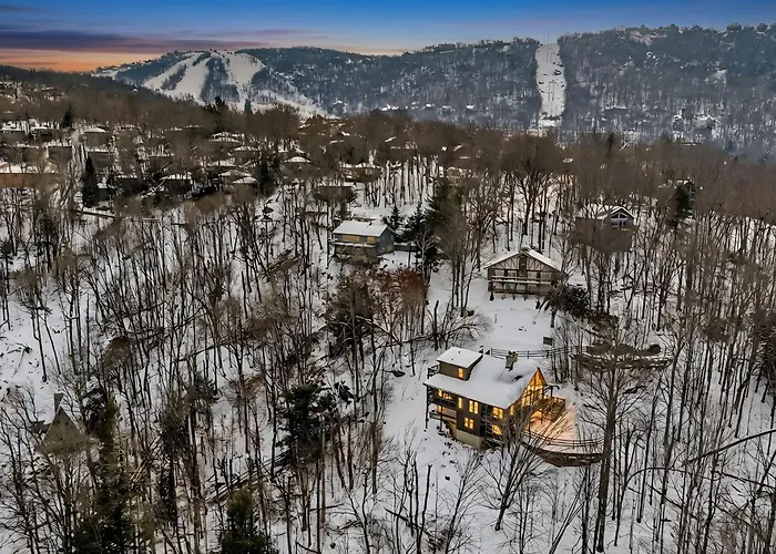 Scenic 4-Br Chalet With Hot Tub
