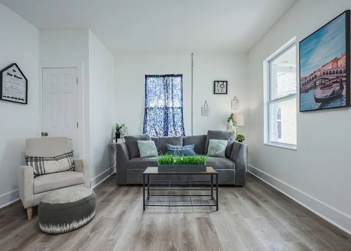 Cozy Convenient Near All Pensacola Offers