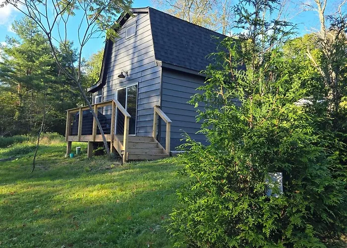 Cozy Bethel Barn