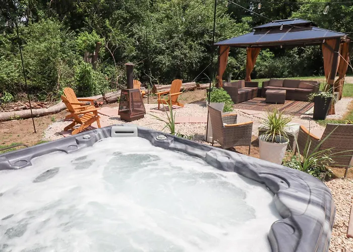 The York Schoolhouse - Hot Tub - Game Room