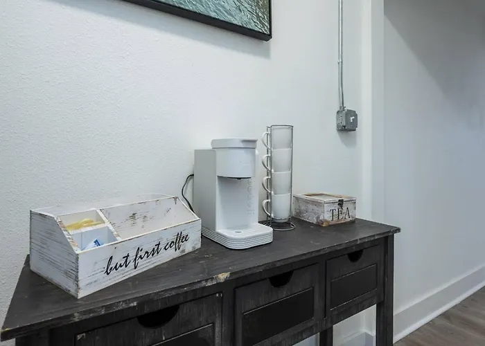 Cozy Convenient Near All Pensacola Offers