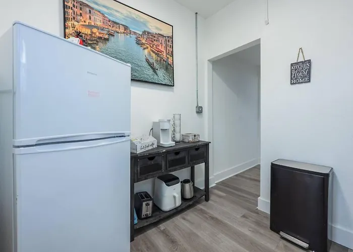 Cozy Convenient Near All Pensacola Offers