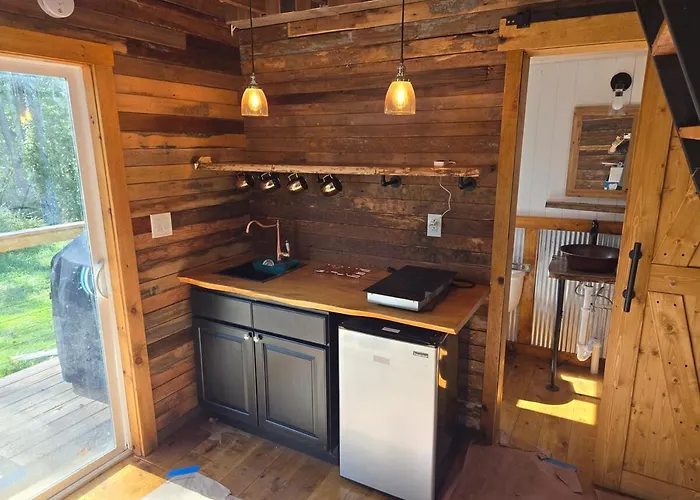 Cozy Bethel Barn