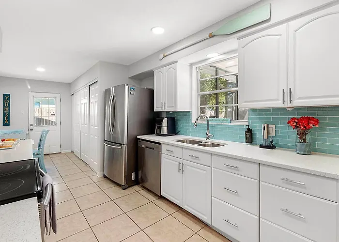 Screened Heated Pool, 15 Min To Beach 4Br Sleeps 10, Largo