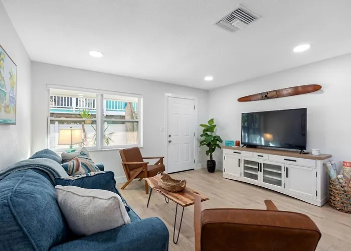 August Pet Friendly And Hot Tub Suite A
