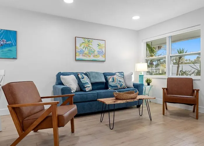 August Pet Friendly And Hot Tub Suite A