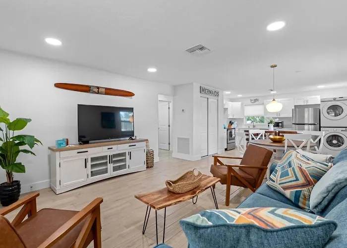 August Pet Friendly And Hot Tub Suite A