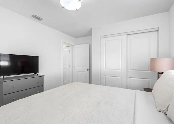 August Deals Pet Friendly And Hot Tub Suite B