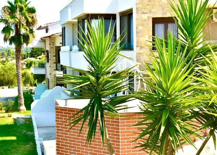 Bungalow White Tennis s & Suites