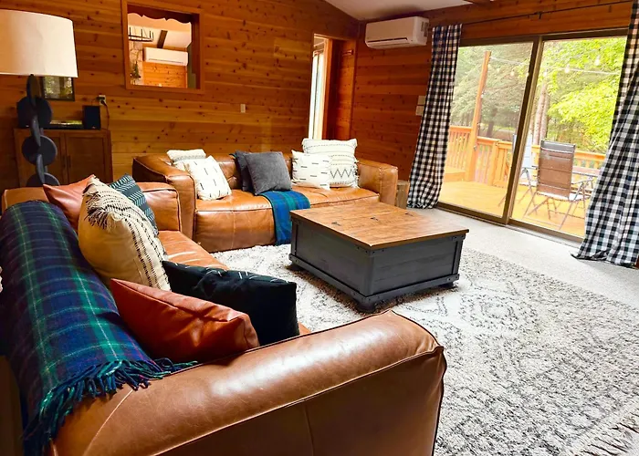 Luxe Lake Harmony Home, Game Room, Firepit, Deck