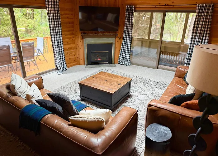 Luxe Lake Harmony Home, Game Room, Firepit, Deck