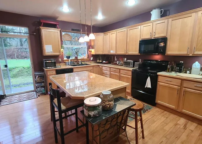 Mt Rainier Way Bedroom With Private Full Bath