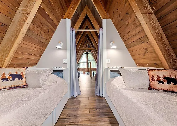 Secluded Luxury Cabin With Hot Tub & Cozy Firepit Stay In Murray, Kentucky
