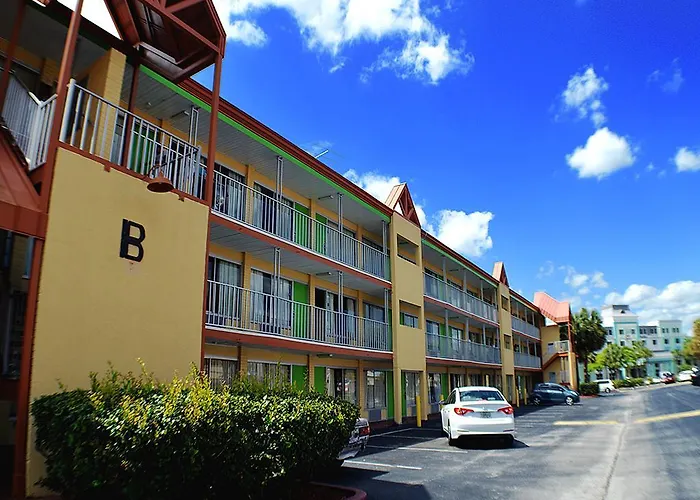 Roomba Inn & Suites At Old Town