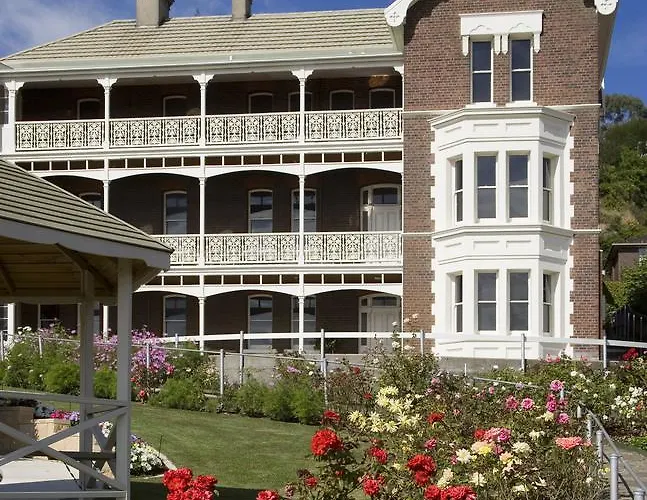 Auldington Hotel