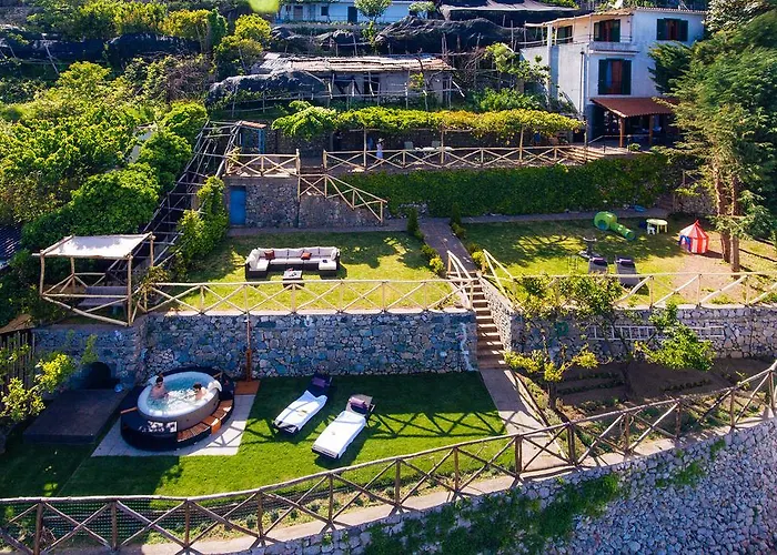 Sea View Villa in Ravello with lemon pergola, gardens&jacuzzi - Ideal for elopements