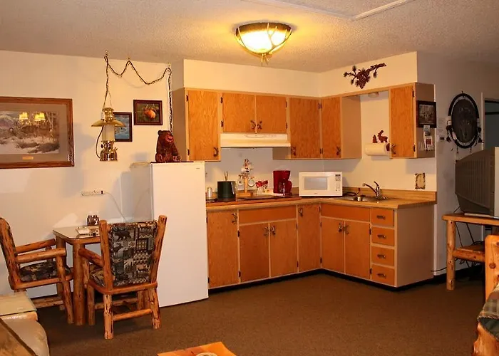 The Woodsman Country Lodge Motel