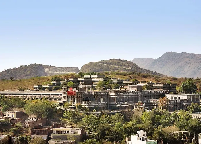 Jacuzzi hotel: Ramada By Wyndham Udaipur Resort And Spa