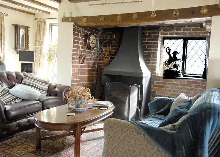 Cleavers Lyng 16Th Century Country House