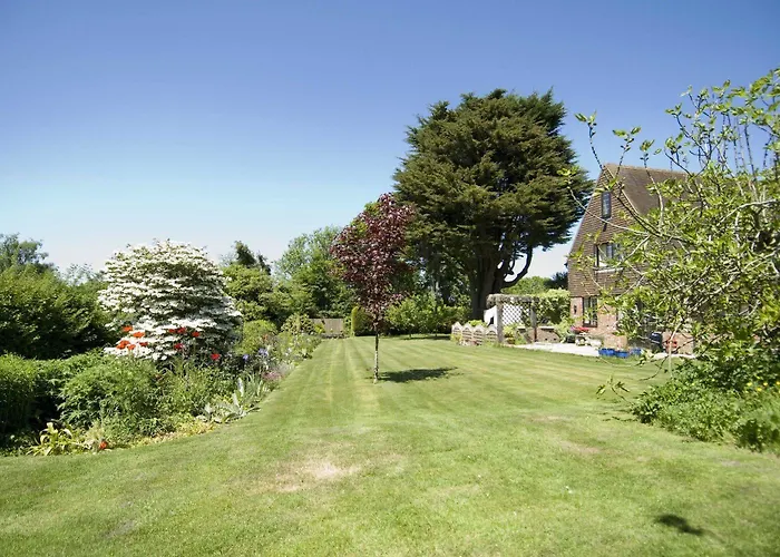 Cleavers Lyng 16Th Century Country House