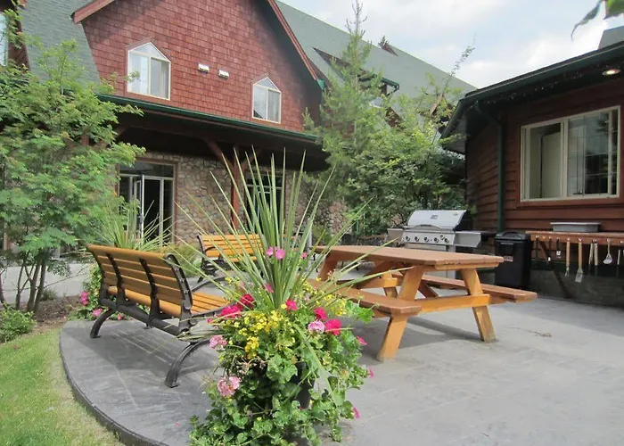 Holiday Cottages in Canmore