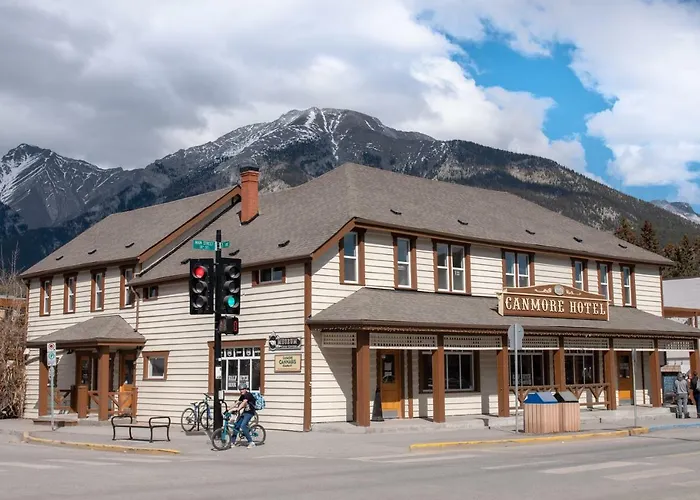 Party Hostel - The Canmore Hotel Hostel