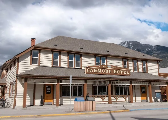 Party Hostel - The Canmore Hotel Hostel