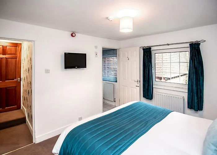 Trivelles Waterhall Country Gatwick Hotel & Airport Parking