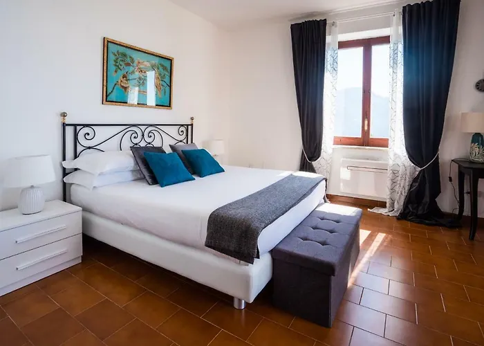 Sea View Villa in Ravello with lemon pergola, gardens&jacuzzi - Ideal for elopements