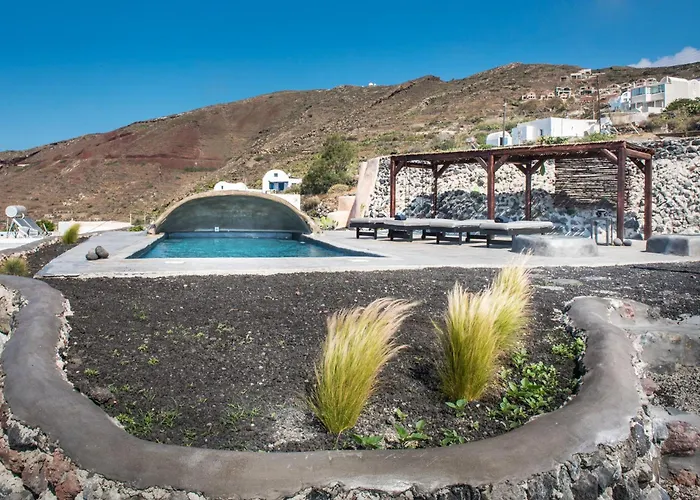 Hotel near College: Sophia Finikia Villas