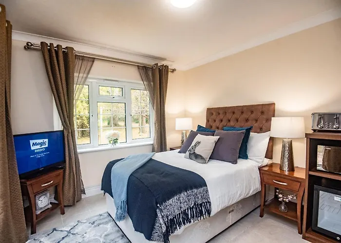 Trivelles Waterhall Country Gatwick Hotel & Airport Parking