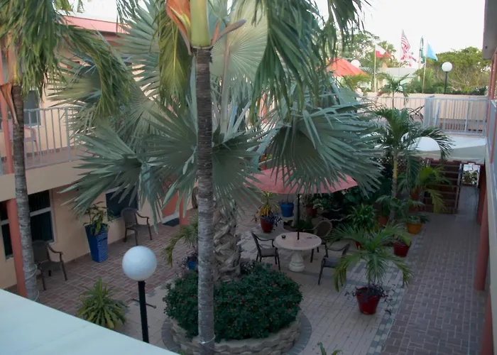 Lago Mar Motel And Apartments